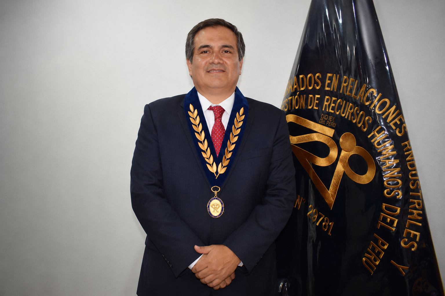 LIC. JUAN CARLOS GAGLIUFFI PERRY, Director de Actividades Profesionales y Culturales Nacional
